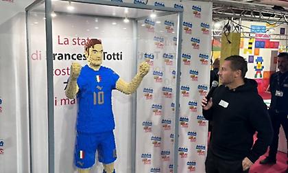 «Οι αθλητές χτίζουν το μέλλον τους τούβλο-τούβλο»: Ο Τότι έγινε άγαλμα με 70.000 Lego!