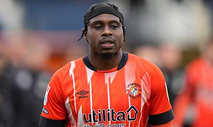 Ένα ματς μακριά από το απόλυτο ρεκόρ στο αγγλικό ποδόσφαιρο ο Μπαντζού!