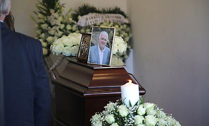 Πλήθος κόσμου στο τελευταίο αντίο του Γιώργου Χριστοβασίλη