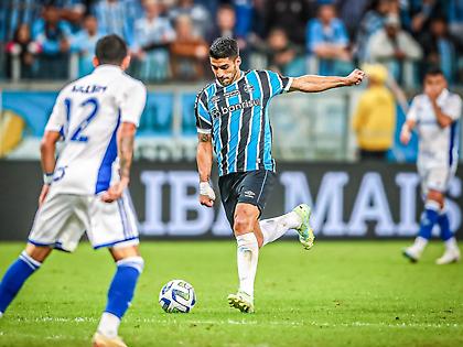 Απίθανο γκολ με εξωτερικό φάλτσο από Λουίς Σουάρες