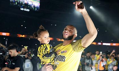 Αποθέωση για Μουκουντί στη Γαλλία: «Από… μαύρη γάτα έγινε πρωταθλητής»!