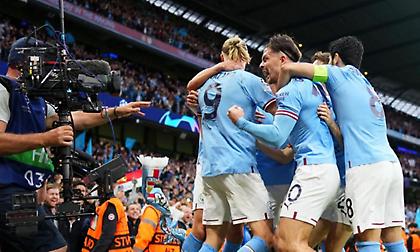 Η βραδιά που οι «πολίτες» αποκαθήλωσαν τη «βασίλισσα» μέσα από 7 φωτογραφίες