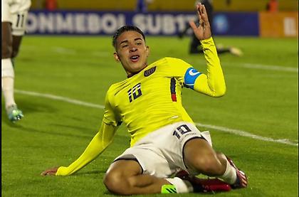 Έκλεισε τον... 16χρονο Πάες για το 2025 η Τσέλσι