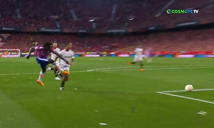 Αυξάνει την πίεσή της στην άμυνα της Σεβίλλης η Γιουβέντους, στο δοκάρι το δυνατό πλασέ του Κεν