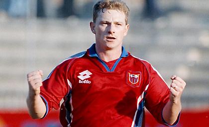 Πρώην ποδοσφαιριστής του Πανιωνίου ο άνθρωπος που έφερε την Κόβεντρι ένα βήμα από την Premier!