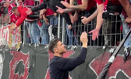 Ποιος αποκλεισμός; Οι οπαδοί της Λεβερκούζεν αποθέωσαν τον Τσάμπι Αλόνσο μετά το ματς με τη Ρόμα