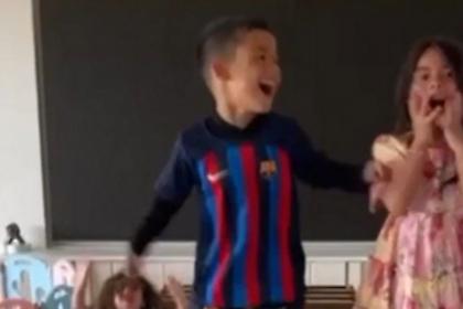 Ο γιος του Ρονάλντο του κάνει έκπληξη στο σπίτι με εμφάνιση της Μπαρτσελόνα!