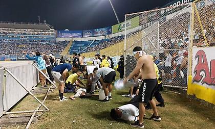 Τραγωδία στο Ελ Σαλβαδόρ: Οπαδοί ποδοπατήθηκαν-Εννέα νεκροί, δεκάδες τραυματίες