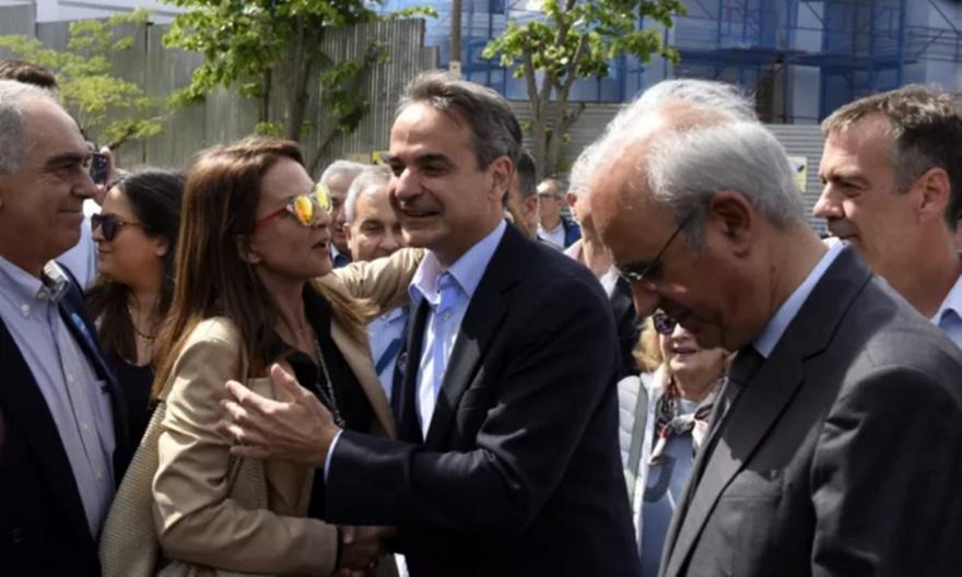 Στα γραφεία της ΝΔ ο Μητσοτάκης, Στις 19:00 το exit poll