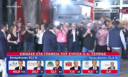 Έφτασε στην Κουμουνδούρου χωρίς να κάνει δηλώσεις ο Αλέξης Τσίπρας