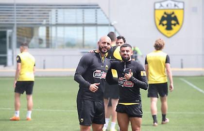 Με χαμόγελα και πίστη για το νταμπλ: Εικόνες από την τελευταία προπόνηση της ΑΕΚ ενόψει τελικού