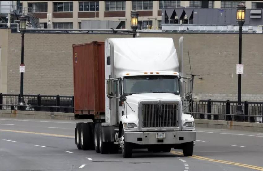 ΗΠΑ: Βαριές κατηγορίες για οδηγό που έπεσε στο Λευκό Οίκο