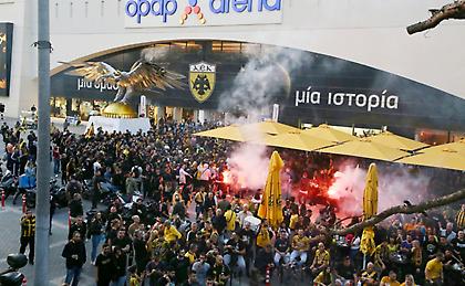 Κοσμοσυρροή έξω από την OPAP Arena για τον τελικό