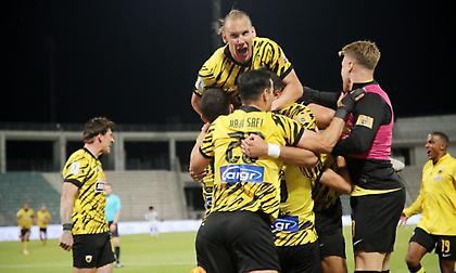 Οι πανηγυρισμοί στον πάγκο της ΑΕΚ… πριν και μετά τη λήξη του τελικού!