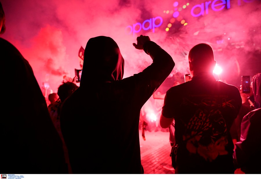 ΑΕΚ: Οι πανηγυρισμοί έξω από την OPAP Arena για το Κύπελλο
