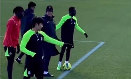 «Τι κάνεις, Κινέζε»: Αντιδράσεις για τον Αγκίρε στη Νότια Κορέα!