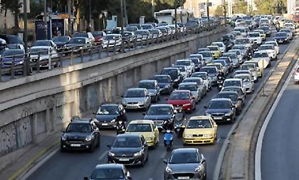 Κίνηση στους δρόμους: Πού υπάρχουν καθυστερήσεις