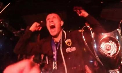 Τρελάθηκε και… αποθεώθηκε στην υποδοχή της ΑΕΚ ο Σιμάνσκι!