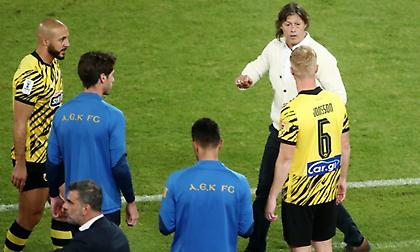 Αλμέιδα στους παίκτες της ΑΕΚ στο ημίχρονο του τελικού: «Μπορείτε, μπείτε και κάντε το»!