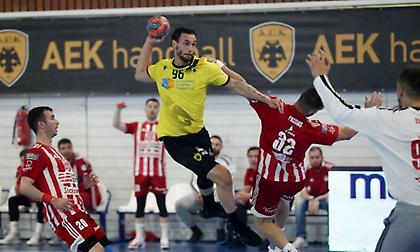 Ολυμπιακός-ΑΕΚ: Για τη στέψη η «Ένωση», για να μείνουν ζωντανοί οι Πειραιώτες