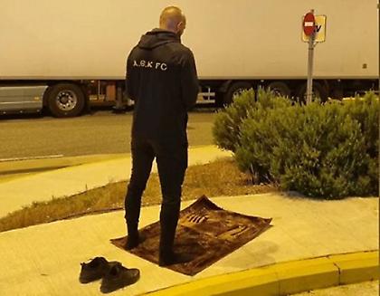 Η προσευχή του Άμραμπατ στα διόδια εν μέσω πανηγυρισμών