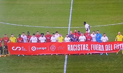 Ο Ντιακαμπί δεν φωτογραφήθηκε με το αντιρατσιστικό πανό της LaLiga - Ο λόγος που δεν το έκανε