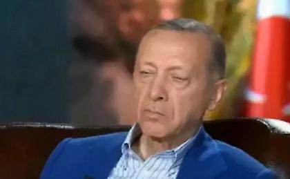 Ο Ερντογάν... αποκοιμήθηκε σε διακαναλική συνέντευξη