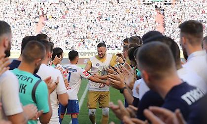 «Κρέμασε» τα γάντια του και αποθεώθηκε από τους οπαδούς της Χάιντουκ ο Σούμπασιτς