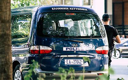 Καλλιθέα: Τον απείλησαν με όπλο, τον ακινητοποίησαν και τον λήστεψαν
