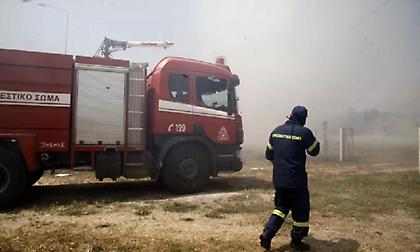 Φωτιά στον Ασπρόπυργο, σηκώθηκε και ένα ελικόπτερο