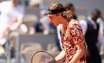 Τυφώνας Τσιτσιπάς πέρασε στους «8» του Roland Garros και τώρα… τα δύσκολα!