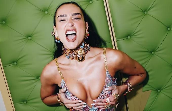 Dua Lipa κατά Βρετανών υπουργών για τους μετανάστες: «Κοντόφθαλμοι και στενόμυαλοι»