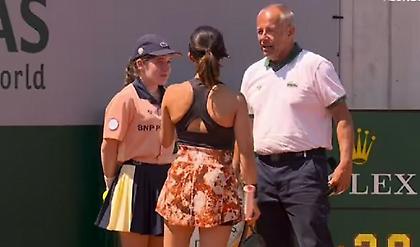 Αποβολή και κλάματα στο διπλό του Ρολάν Γκαρός - Η Κάτο χτύπησε ball girl
