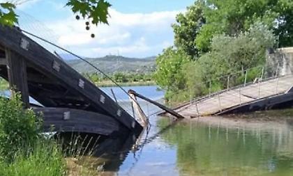 Κατέρρευσε γέφυρα στην Άρτα