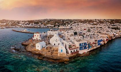 Δέκα συλλήψεις για πάρτι με ναρκωτικά σε βίλα στη Μύκονο