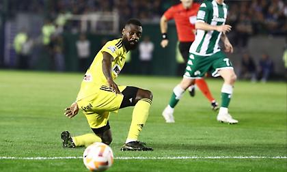 Με Ενκουλού αλλά χωρίς Μουκουντί η αποστολή της εθνικής Καμερούν