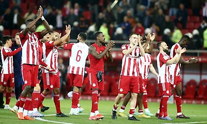 Ο Ολυμπιακός βγήκε από το κλειστό κλαμπ με τα 4 σερί πρωταθλήματα