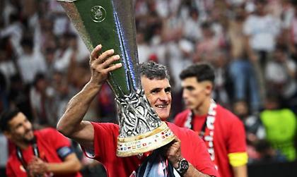 Πανηγύρισε με επικό... frontflip το Europa League ο Μεντιλίμπαρ!