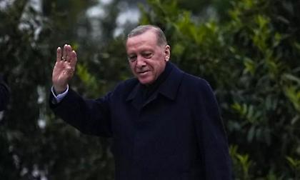 Τουρκία: 16χρονος φυλακίστηκε επειδή ζωγράφισε «χιτλερικό» μουστάκι σε αφίσα του Ερντογάν!
