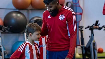 Ολυμπιακός: Έκανε πράξη την επιθυμία του μικρού Χρήστου μέσω του Make A Wish