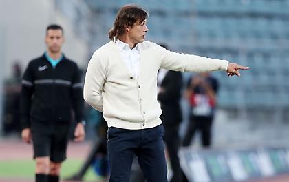 Στόπερ και επιθετικός, οι προτεραιότητες του Αλμέιδα