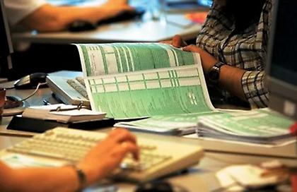 Με το... πάσο τους οι φορολογικές δηλώσεις - Σε 70 ημέρες έχουν υποβληθεί μόλις 2,4 εκατ.