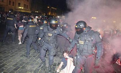 Οι Αρχές της Πράγας προχώρησαν σε 23 συλλήψεις οπαδών για τα επεισόδια στον τελικό του Conference