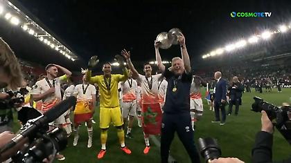 Η απονομή του τροπαίου του Conference League στη Γουέστ Χαμ και η μεγάλη στιγμή του Μόγιες