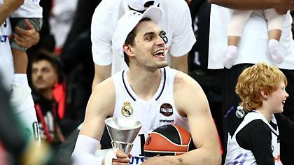 Χεζόνια: «Τρέλα» του… Σούπερ Μάριο για τη νίκη στο ΟΑΚΑ!