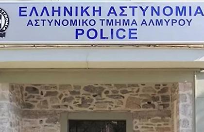 Βόλος: 21χρονος έκλεψε βότκα και σαλάμια για να... πάει στη Σκιάθο