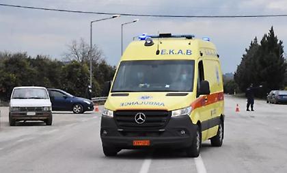 Αυτοκίνητο χτύπησε δύο 15χρονους που επέβαιναν σε πατίνι στην Καλαμάτα - Στο νοσοκομείο τα παιδιά