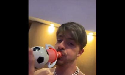 Το τερμάτισε ο Γκρίλις: Μεθυσμένος στα αποδυτήρια της Σίτι να φυσά μια βουβουζέλα σε σχήμα μπάλας!