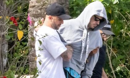 Κομμάτια ο Γκρίλις, τον κουβαλούσε ο Γουόκερ στην Ίμπιζα!