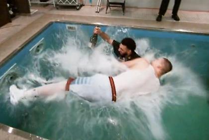 Πέταξε τον Μάρεϊ στην πισίνα ο Γιόκιτς